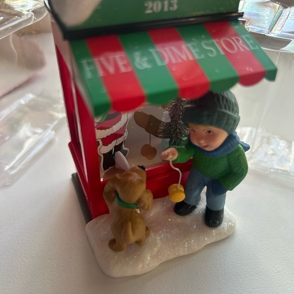 Hallmark NEW Collectible Holiday ornament 2013 In the Christmas window store - Picture 1 of 8